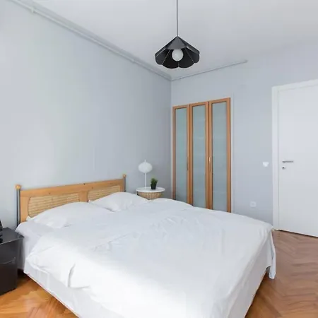 Luxurious Flat Close To Everywhere Апартаменты *