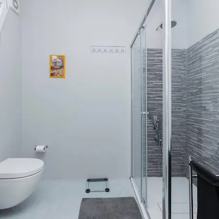 Апартаменты Luxurious Flat Close To Everywhere